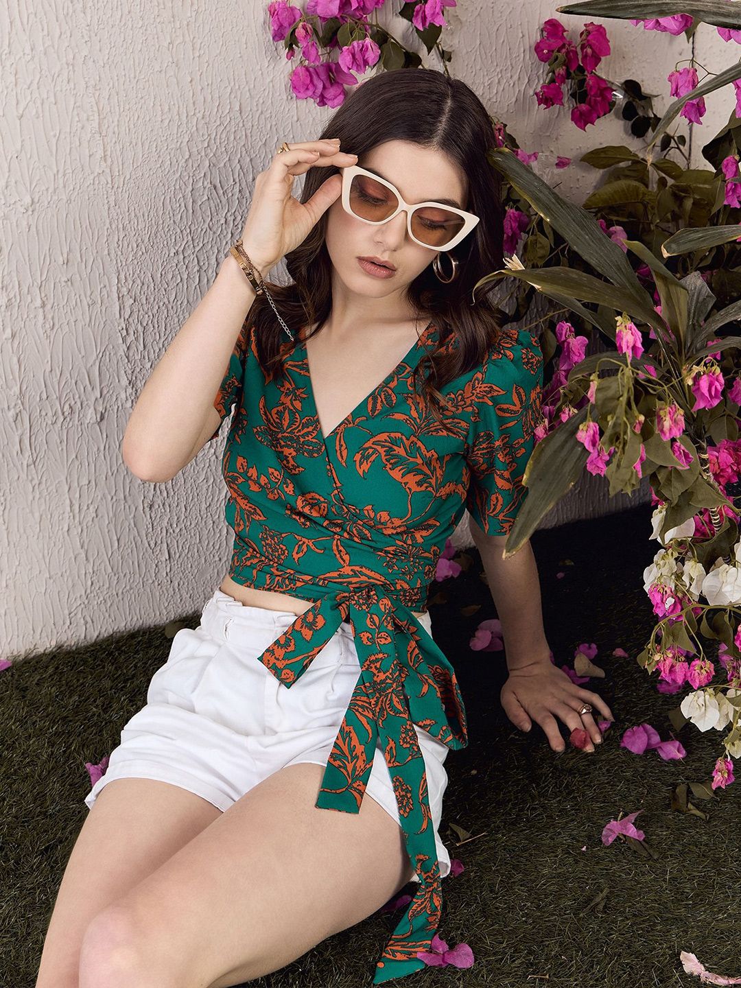 Berrylush V-Neck Floral Print Wrap Crop Top