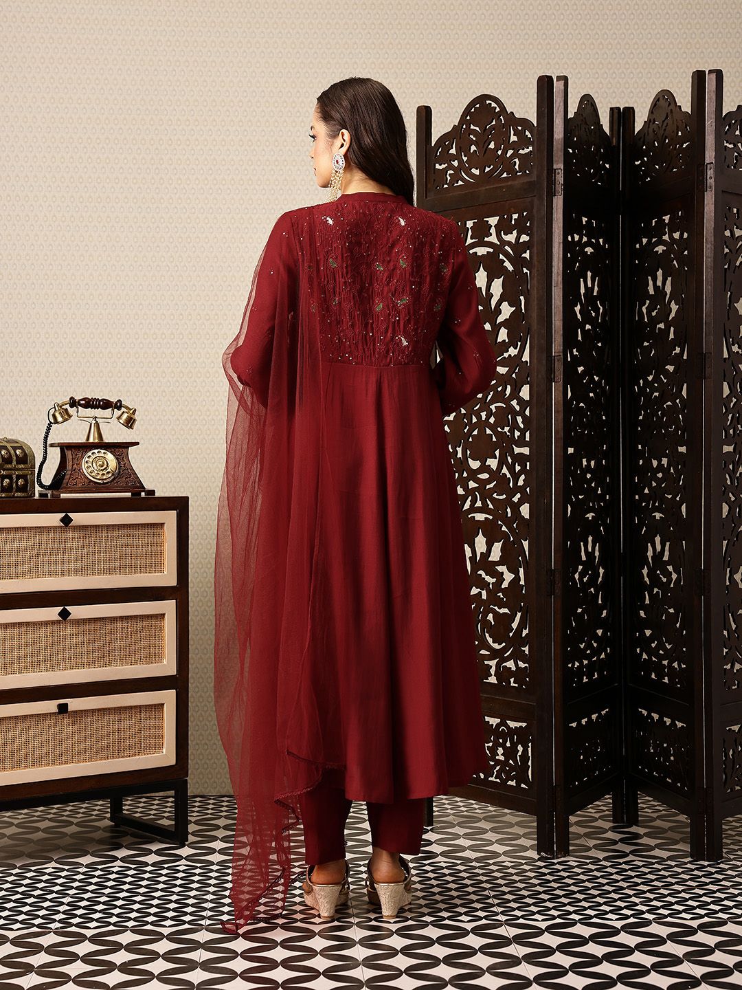House of Pataudi Paisley Embroidered Sequinned Jashn Kurta with Trousers & With Dupatta