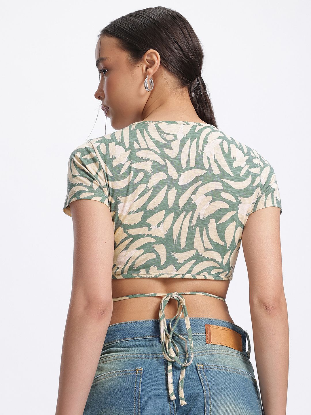 DressBerry Dynamic Abstracts Tie-Up Detail Front-Open Crop Wrap Top