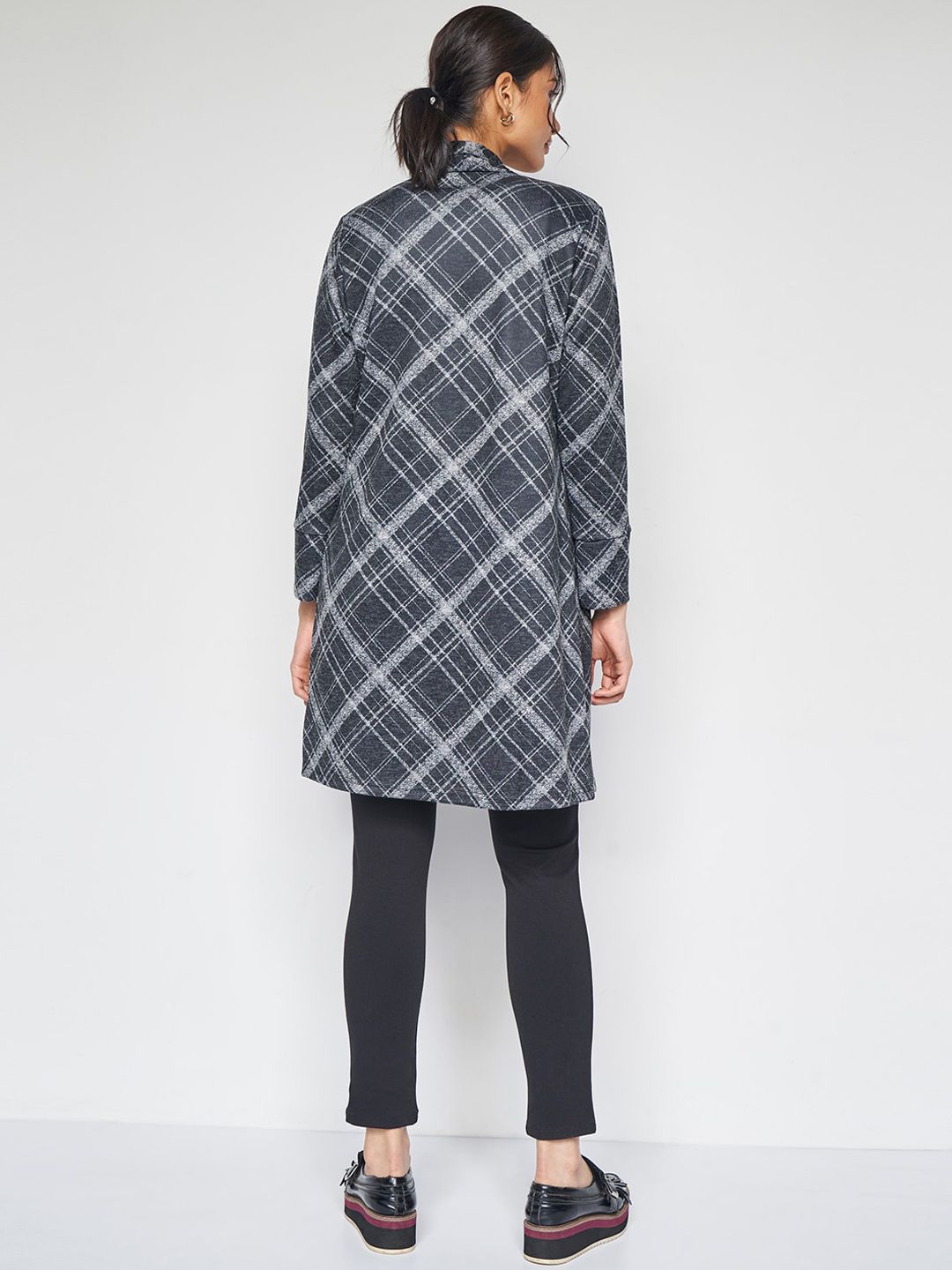 AND Checked Collarless Long Sleeves Longline Shrug