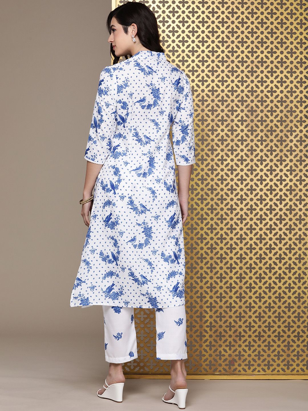 House of Pataudi Women Jashn Conversational Printed Regular Kurta with Trousers