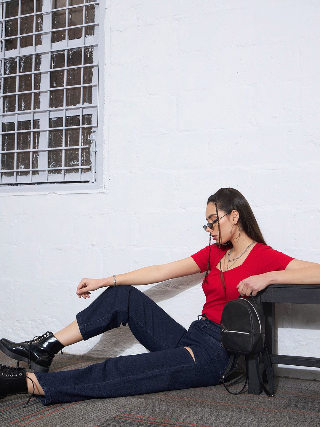 SASSAFRAS Women Straight Fit High-Rise Slash Knee Stretchable Jeans