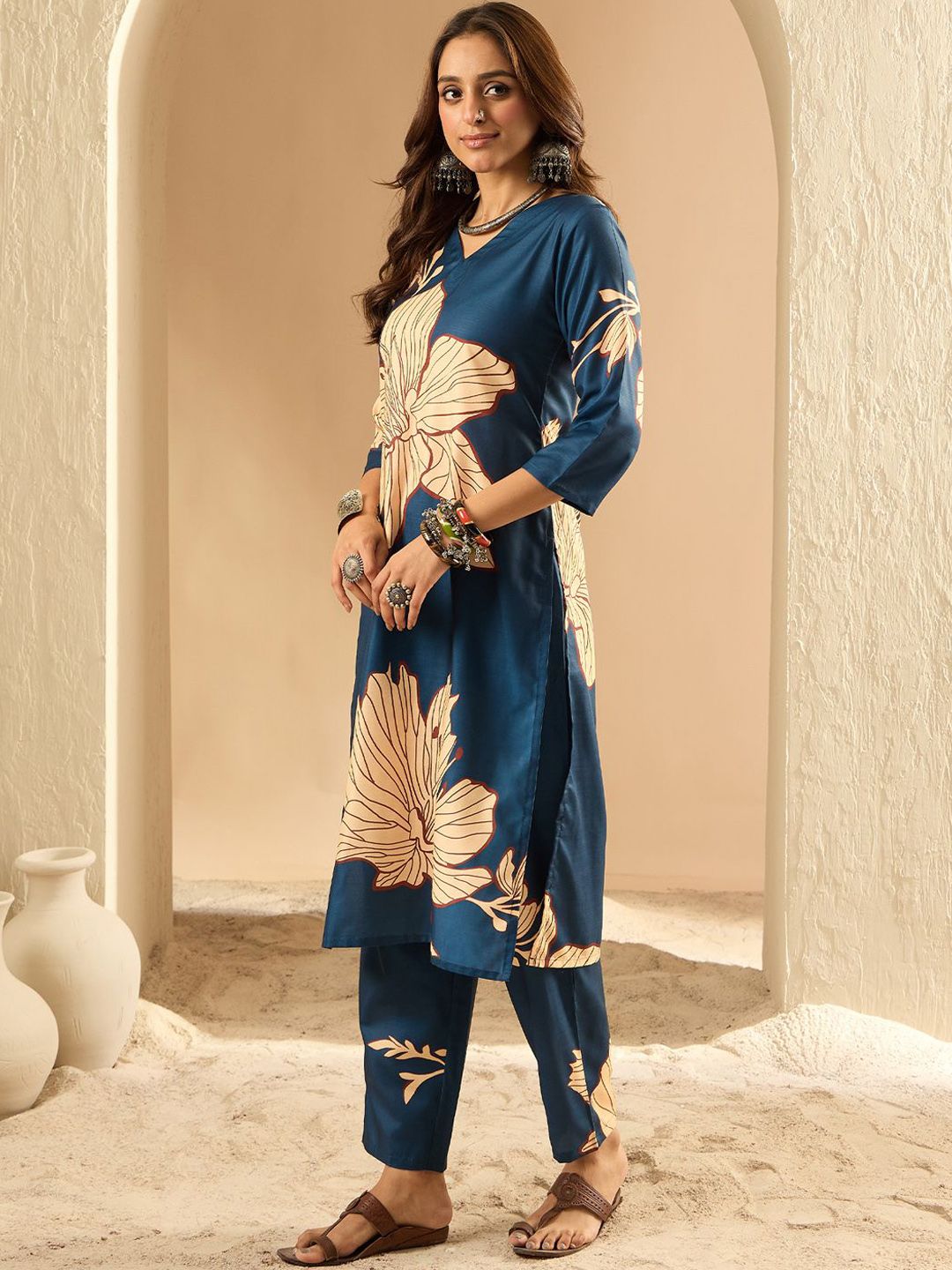 Indo Era Women Floral Printed  Straight Kurta with Trousers