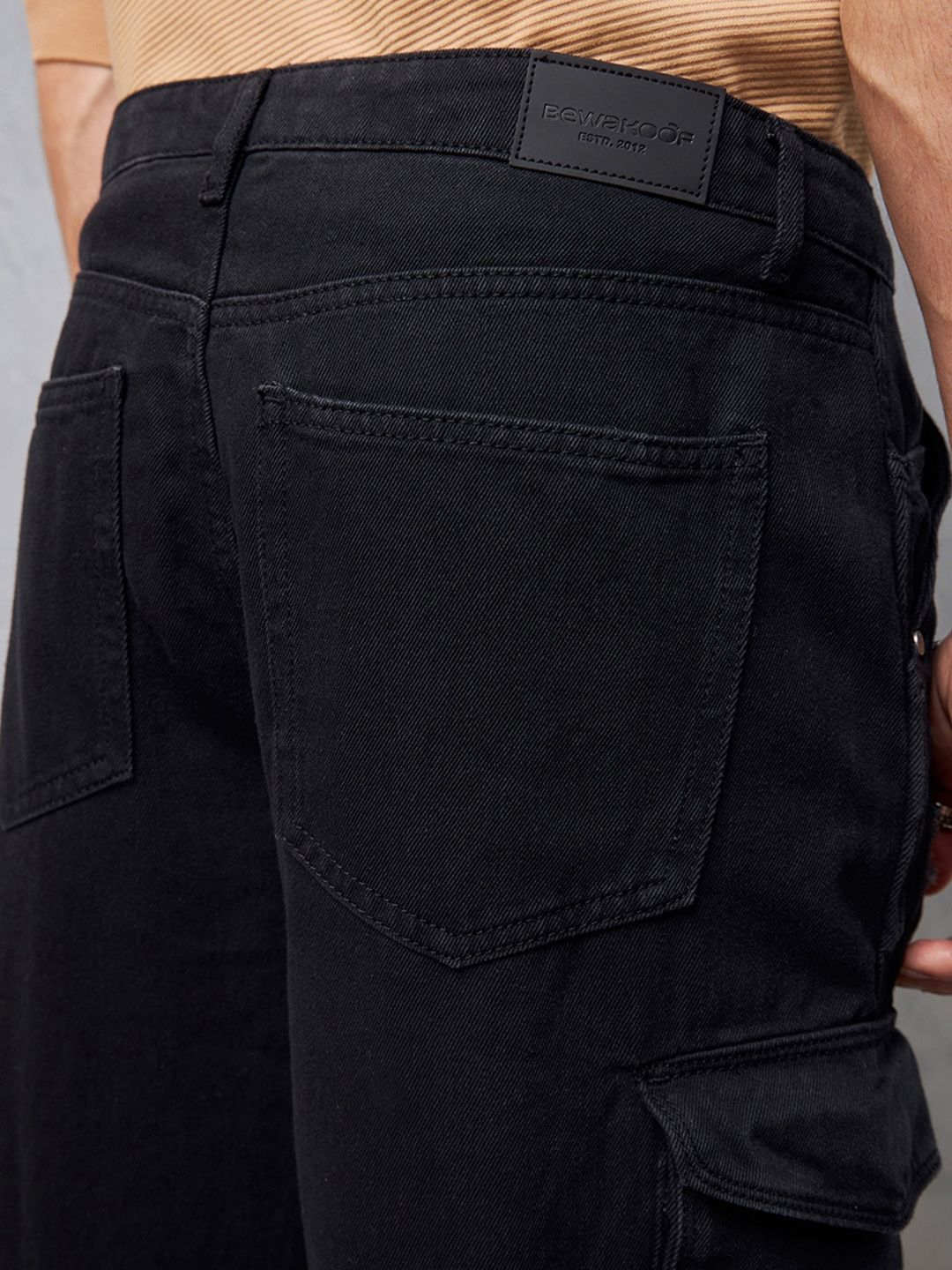 Bewakoof Men's Black Baggy Distressed Cargo Mid-Rise Jeans