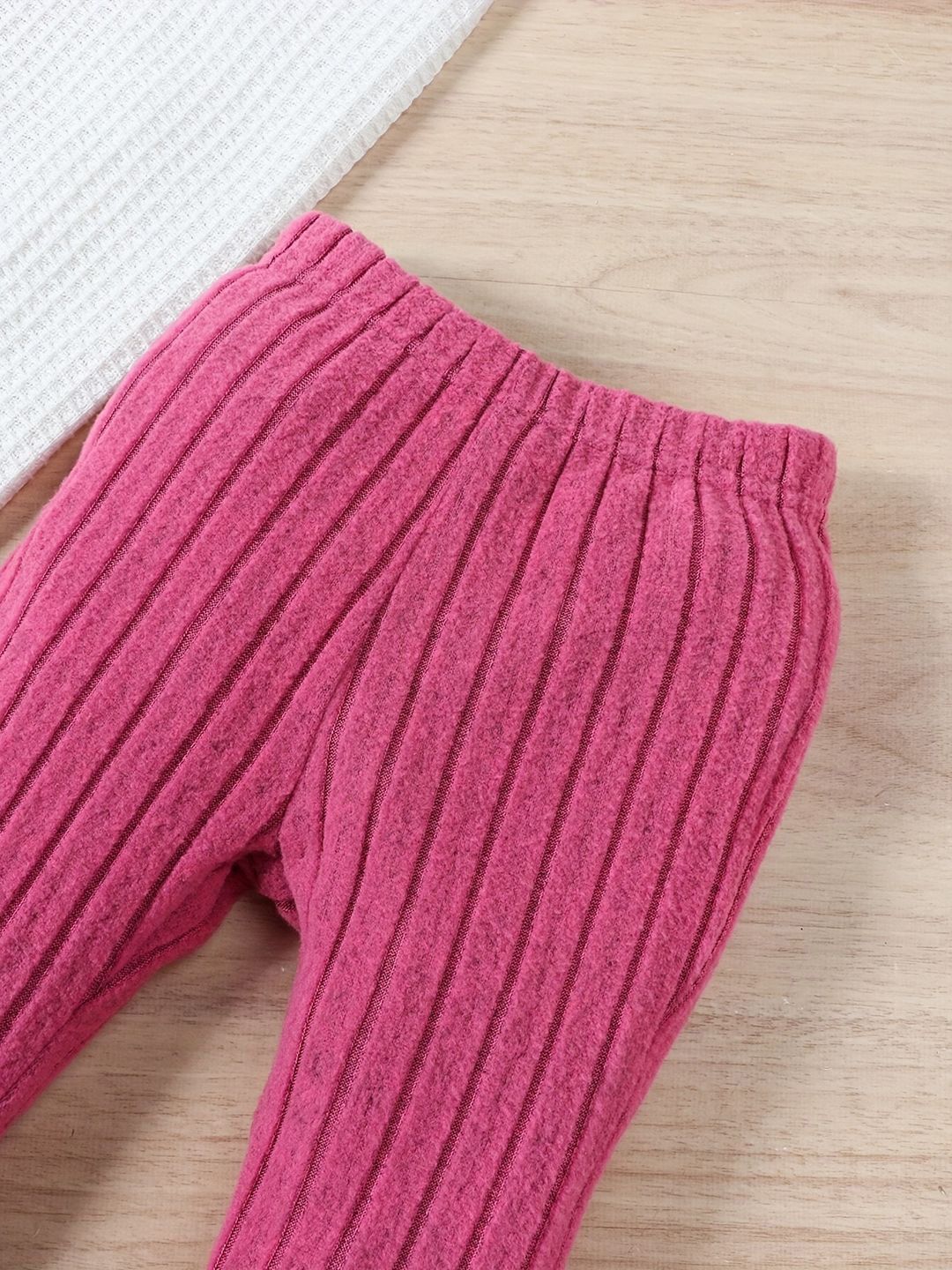 YK Girls Textured T-shirt with Trousers Clothing Set