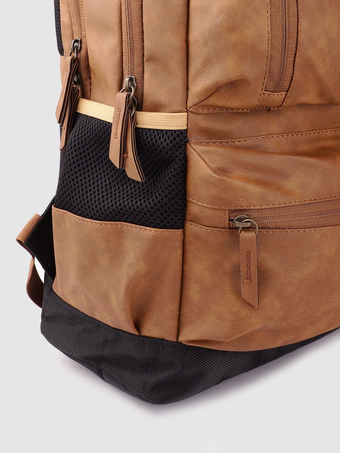 Gear Unisex Faux Leather Medium-Sized Backpack 28L