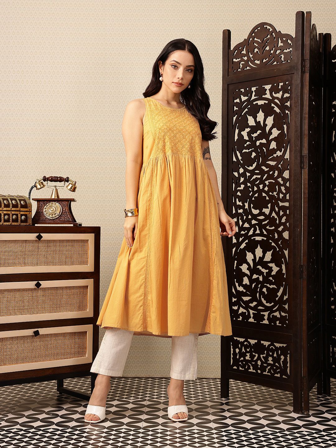 House of Pataudi Sleeveless Thread Work Indie Florals Jashn Kurta