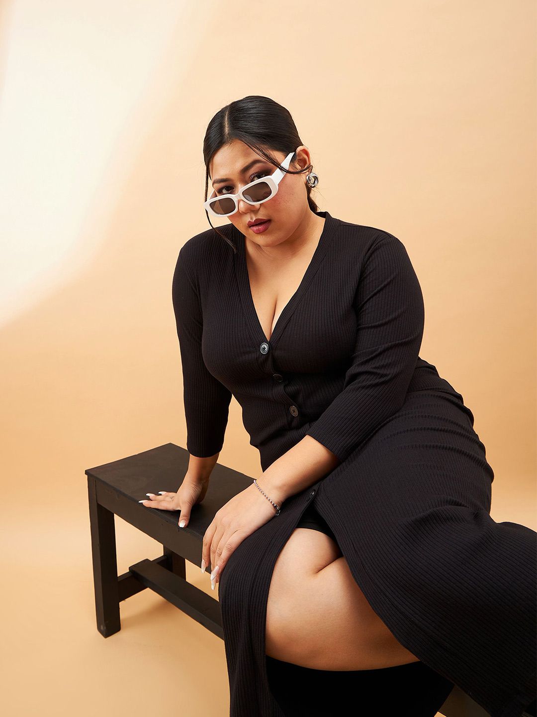 SASSAFRAS Curve Plus Size Black Ribbed V-Neck A-Line Midi Dress