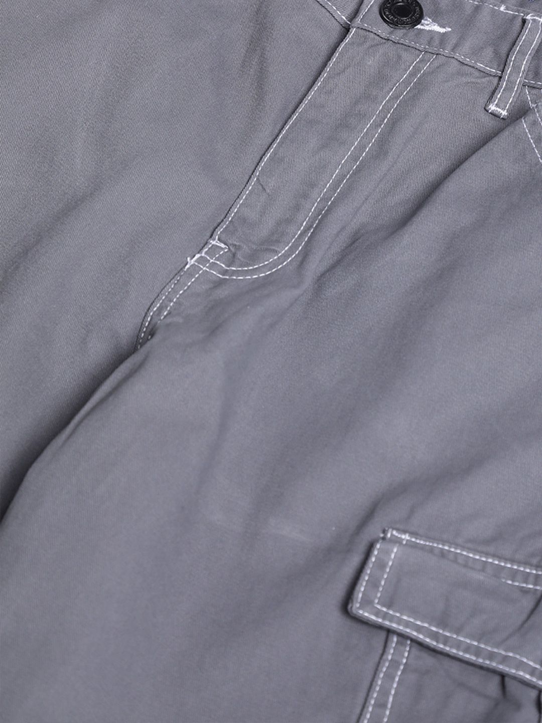 Bene Kleed Men Relaxed Fit Cotton Cargos Trousers with Contrast stitch