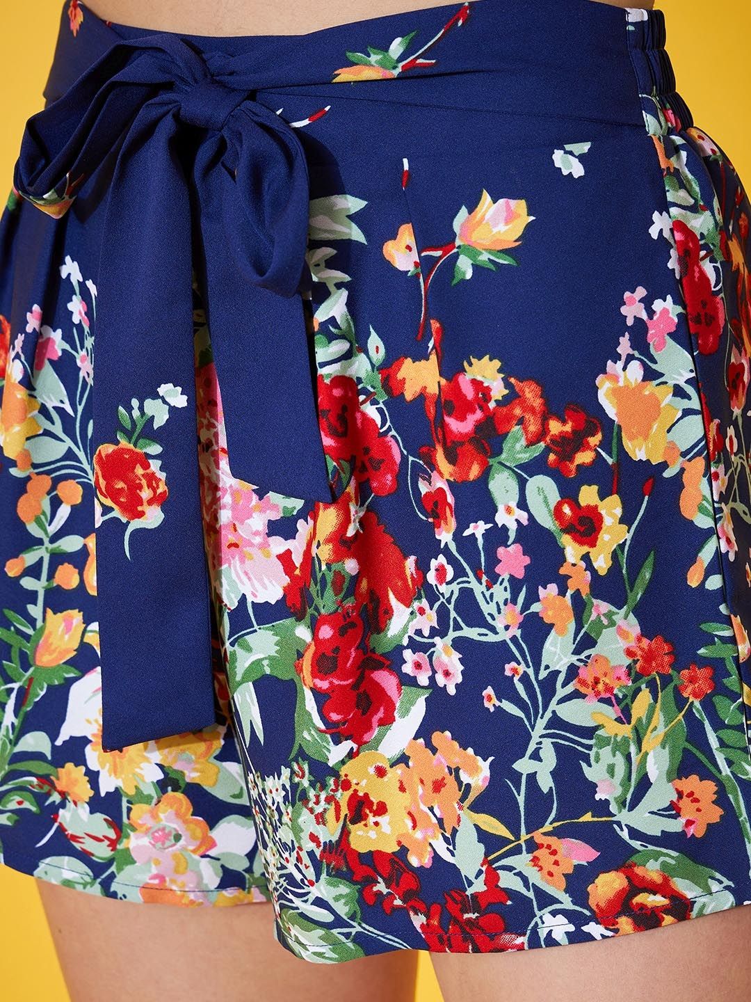 Berrylush Women Floral Printed High Rise Shorts