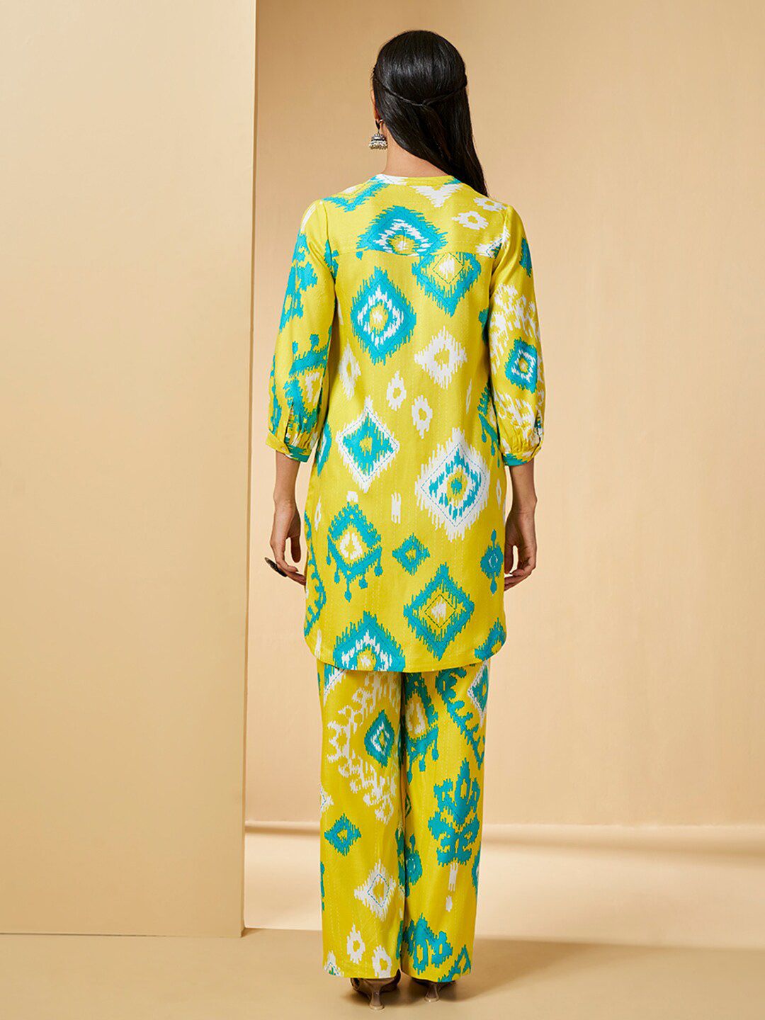 Global Desi Geometric Printed Mandarin Collar Three-Quarter Sleeves Kurta With Trouser