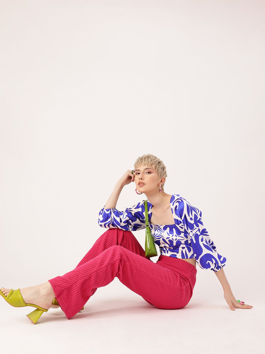 DressBerry Holiday Chic Raglan Sleeves Printed Crop Top