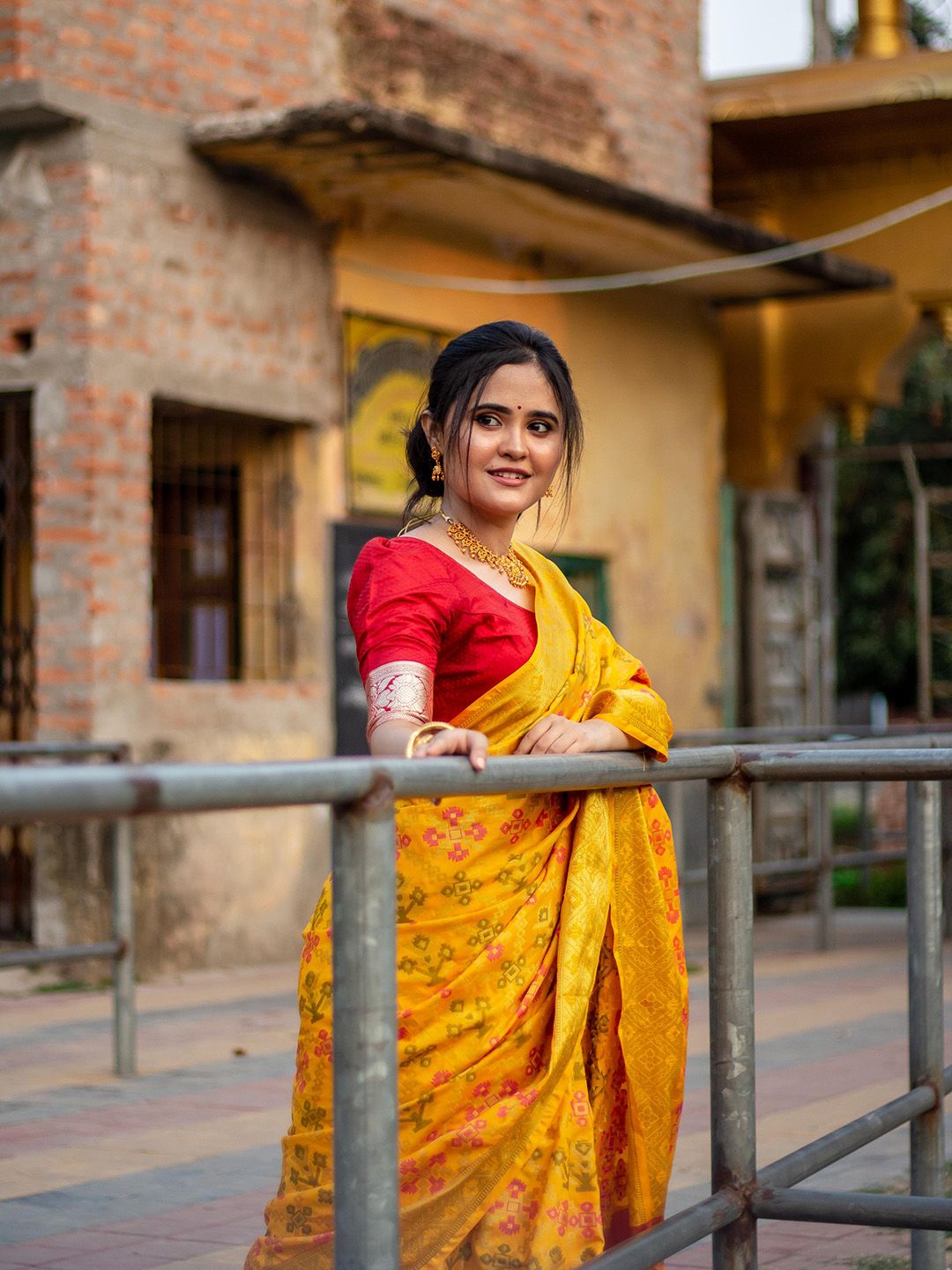 KALINI Woven Design Zari  Kanjeevaram Silk Blend Saree