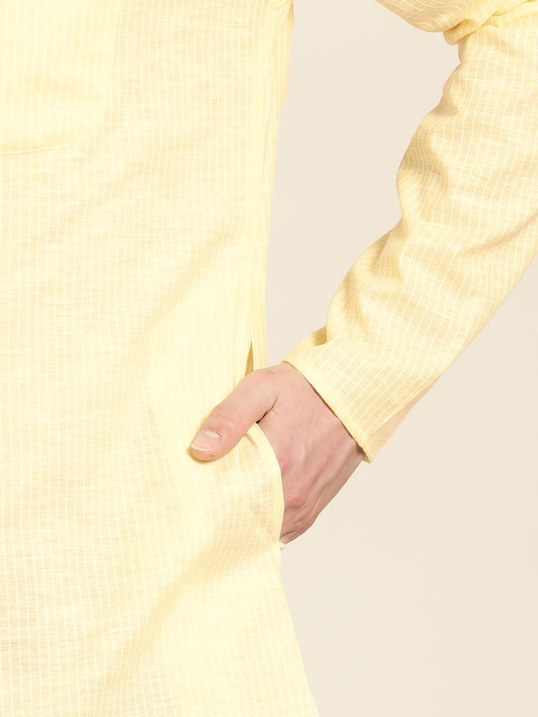 SOJANYA Kurta Lurus Berjalur Kuning & Putih Lelaki