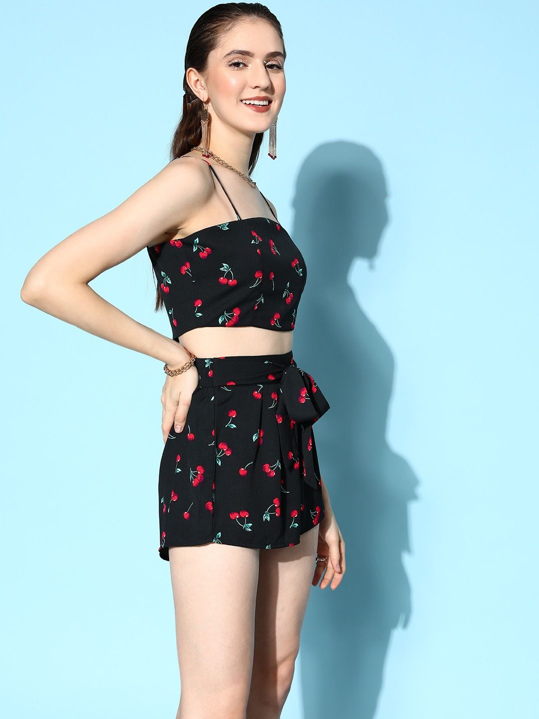Berrylush Women Printed Top With Shorts & With Shrug
