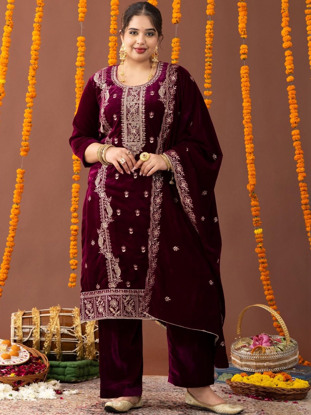 Mamicha Floral Embroidered Regular Kurta & Trousers With Dupatta