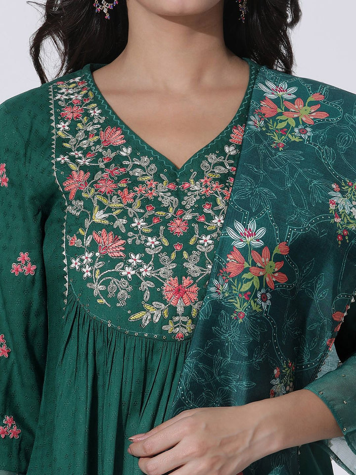 W Floral Yoke Design V-Neck Thread Work A-Line Pleated Kurta With Trousers & Dupatta