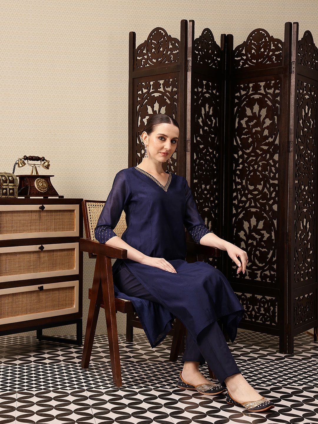 House of Pataudi V-Neck Thread Work Jashn Kurta