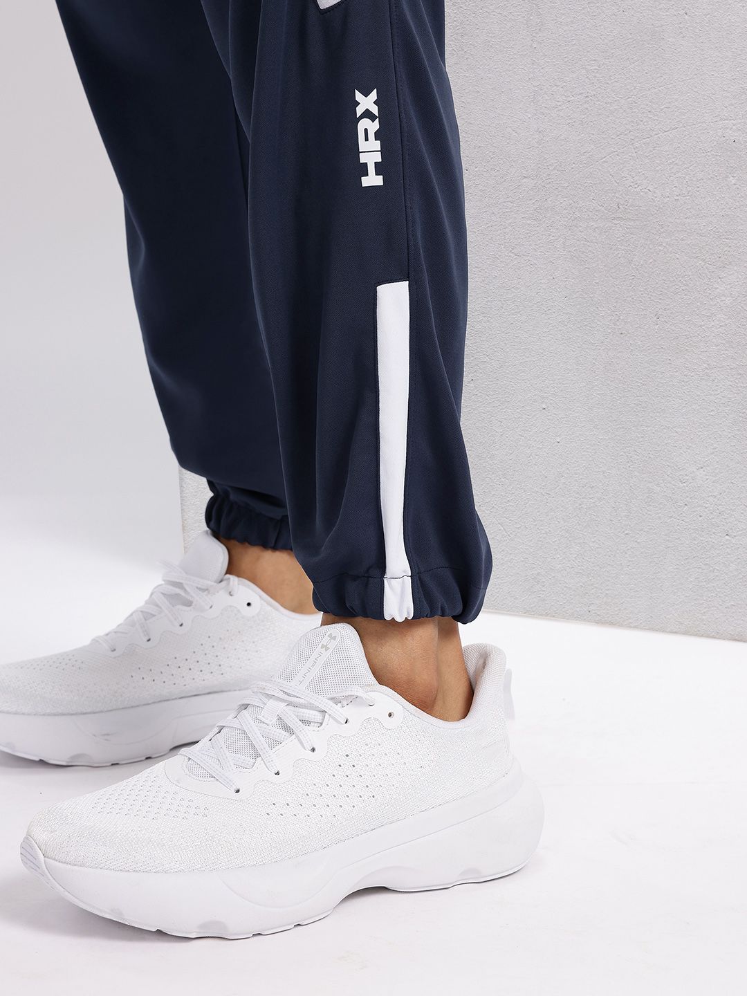 HRX by Hrithik Roshan Men Side Striped Rapid-Dry Mid-Rise Training Joggers