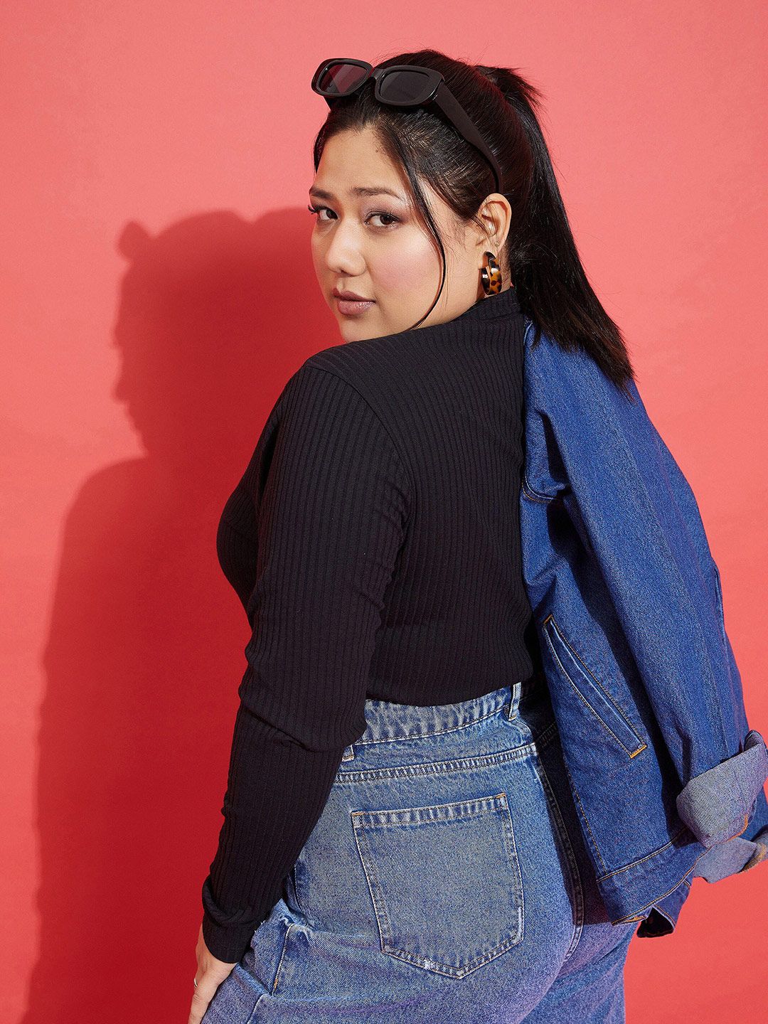 SASSAFRAS Curve Plus Size Black Knitted Rib Front Zipper Fitted Top