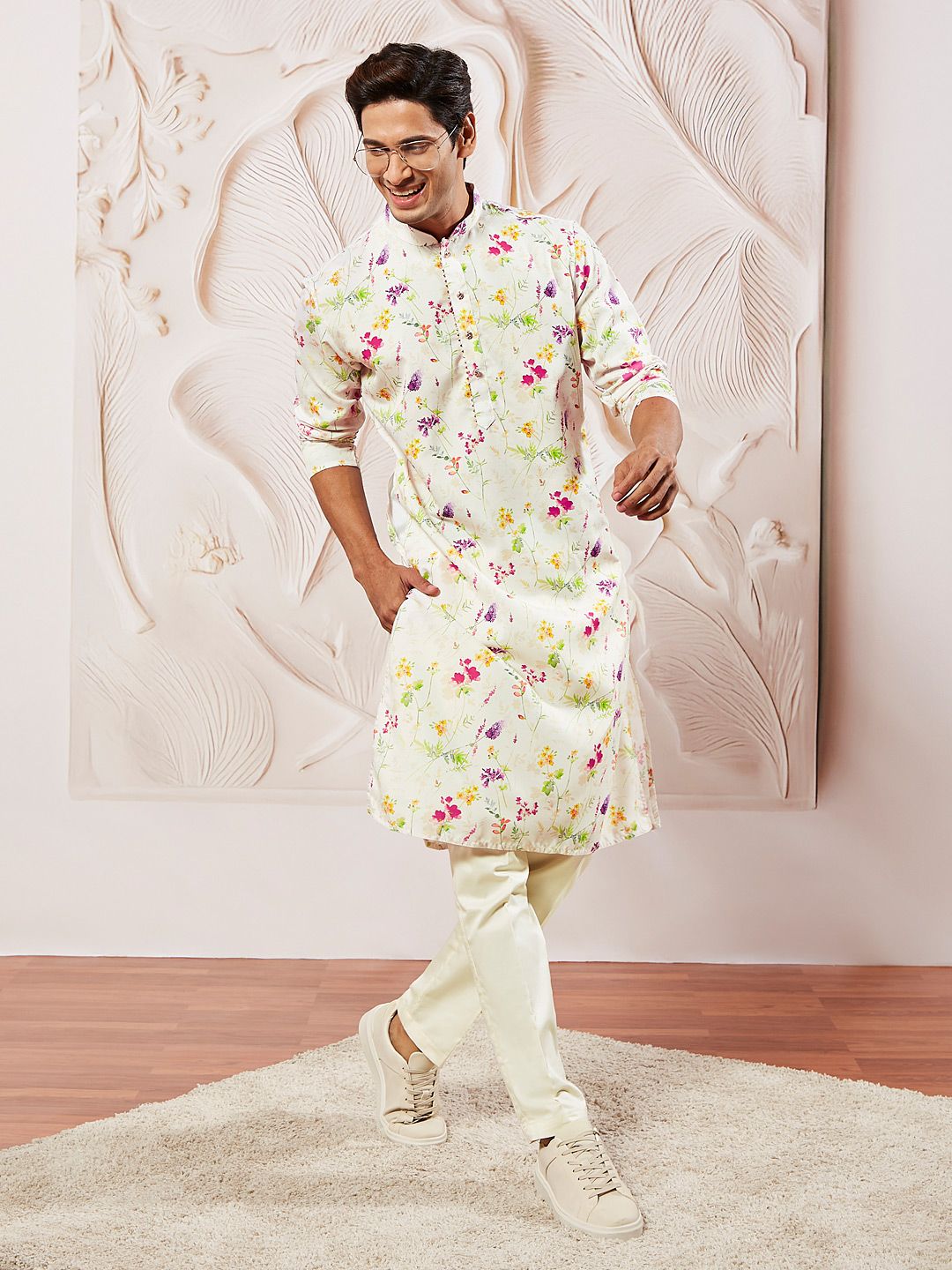 VASTRAMAY Men Cream Floral Printed Kurta