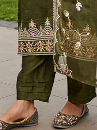 Indo Era Women Floral Embroidered Regular Kurta with Trousers & With Dupatta