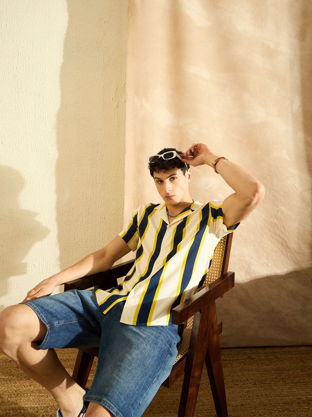 Dennison Smart berjalur kolar Kuba Baju kasual