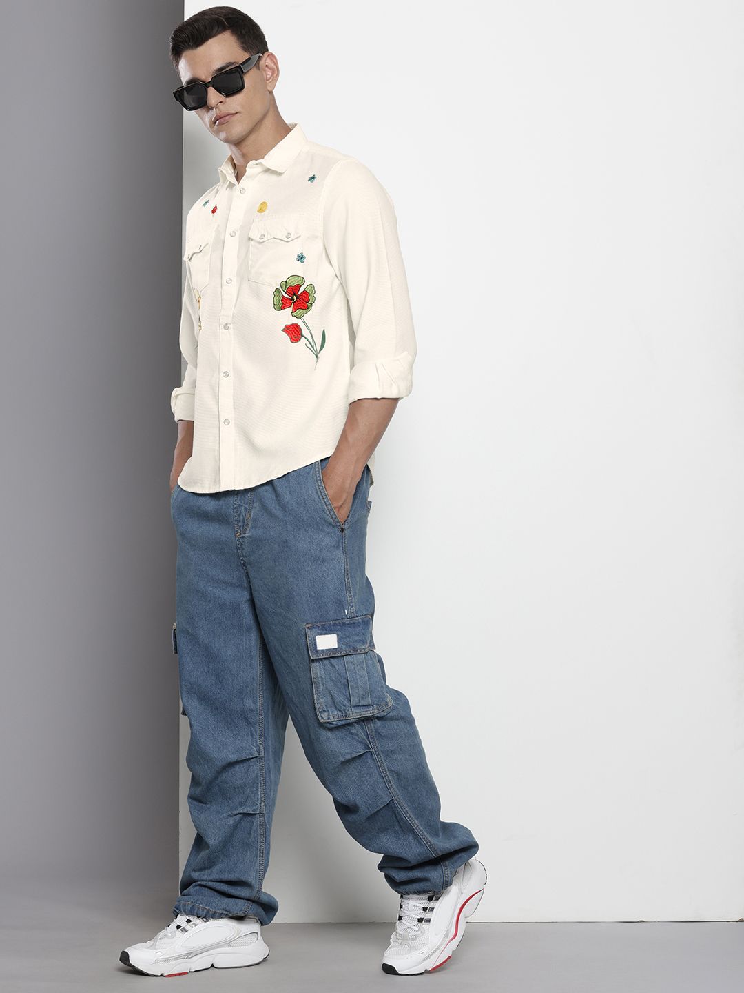 Baju kasual bersulam bunga garaj India