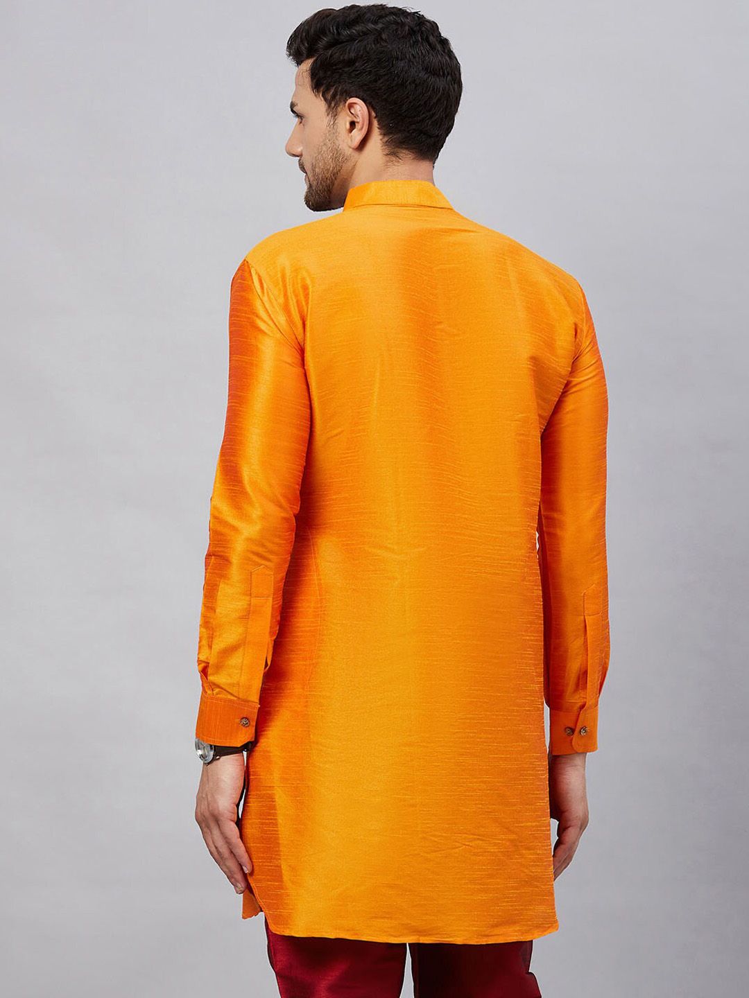VASTRAMAY Mandarin Collar Curved Kurta