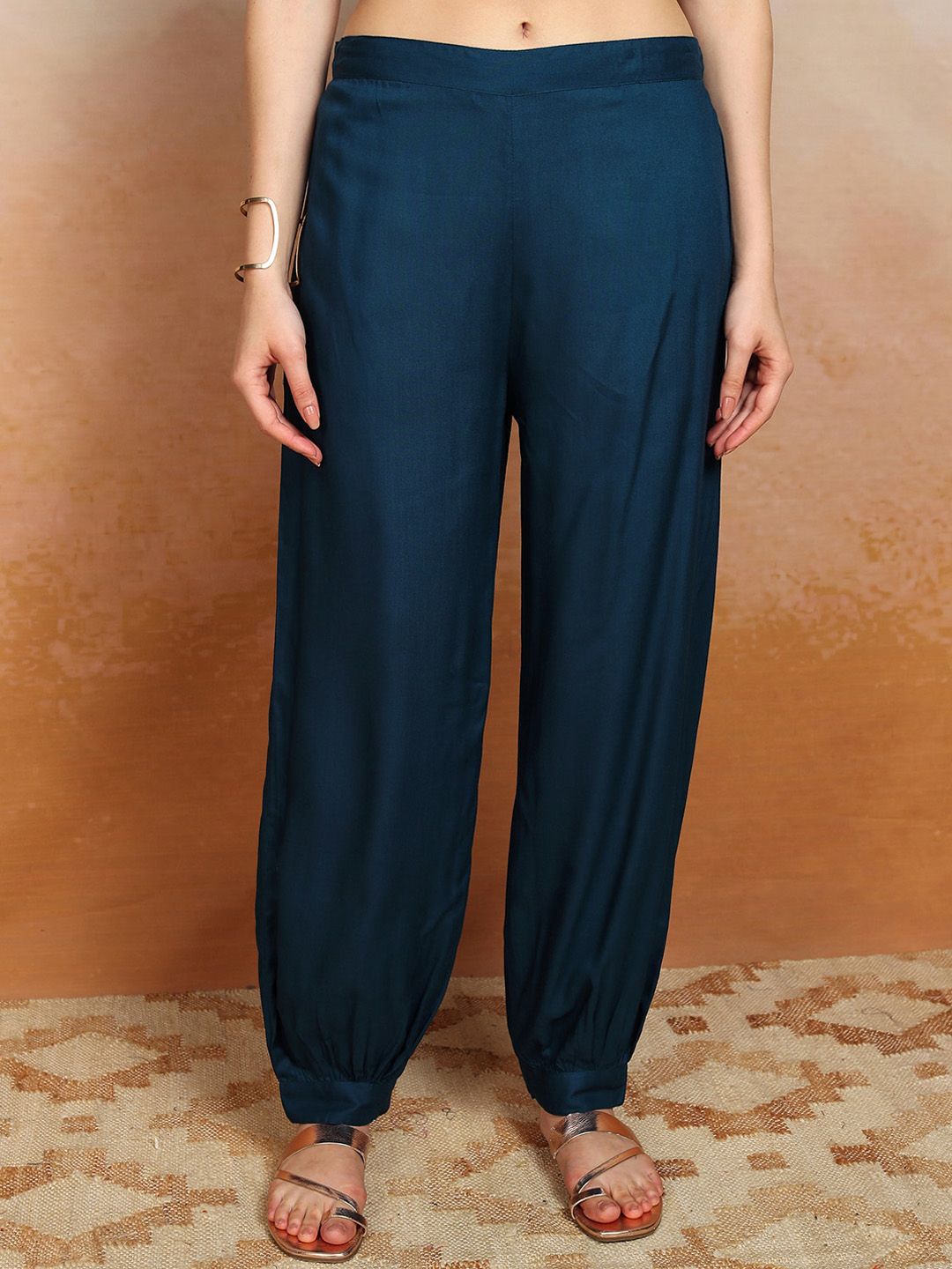 Vishudh Ethnic Motifs Printed Top With Trouser