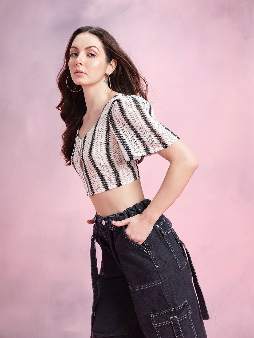 DressBerry Self-Striped Sweetheart Neck Crochet Weave Semi-Sheer Buttoned Crop Fitted Top