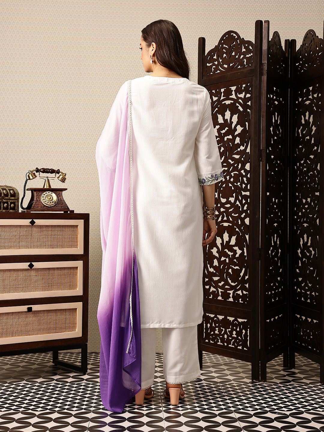 House of Pataudi Floral Embroidered Regular Jashn Kurta with Trousers & With Dupatta