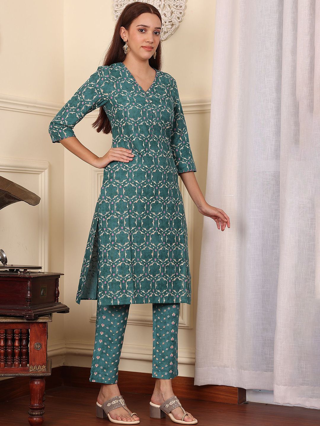 W Green Printed Printed Three-Quarter Sleeves Tunic With Trouser