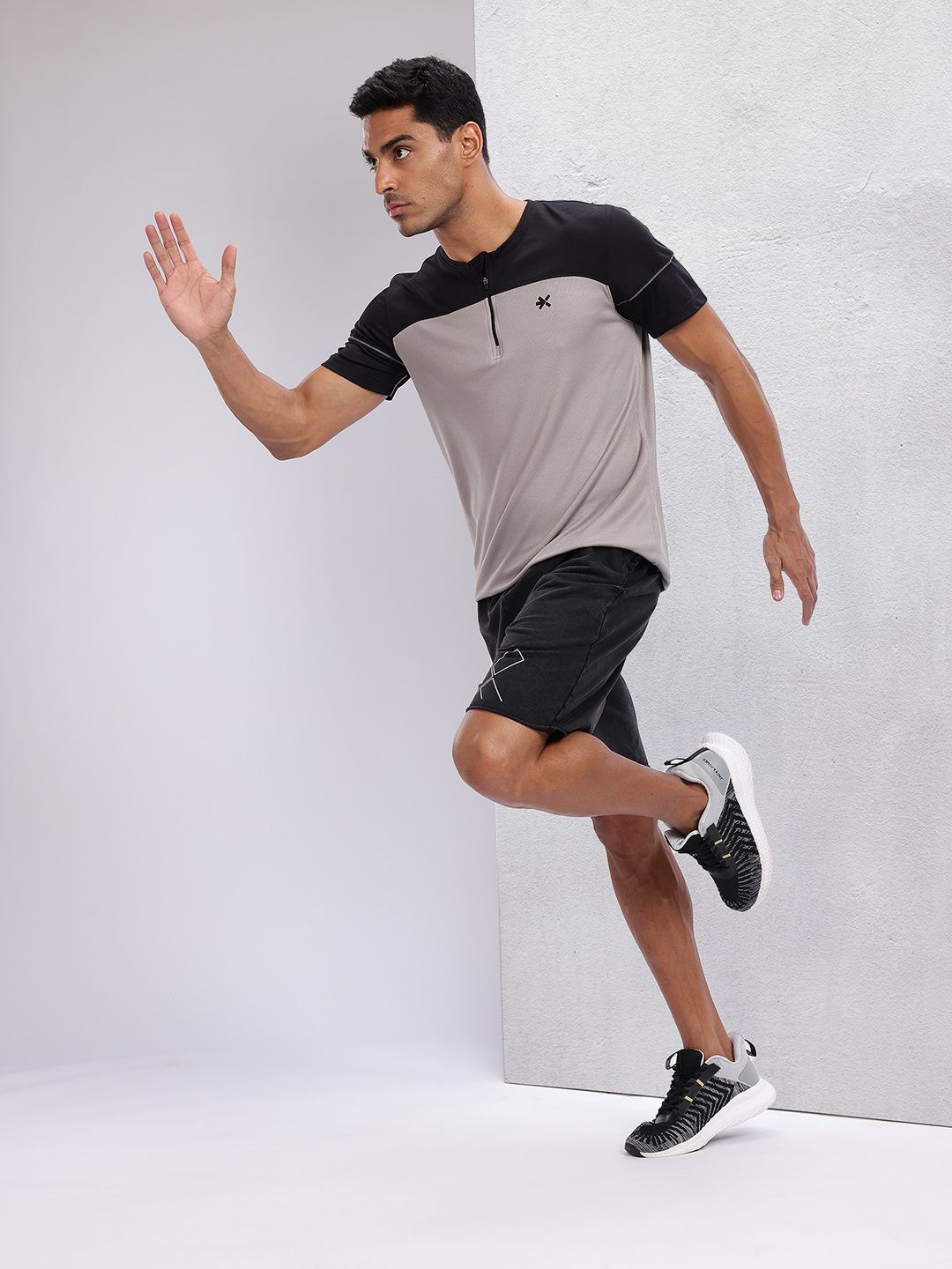 HRX by Hrithik Roshan Colourblocked Henley Neck Reflective Detail Running T-shirt