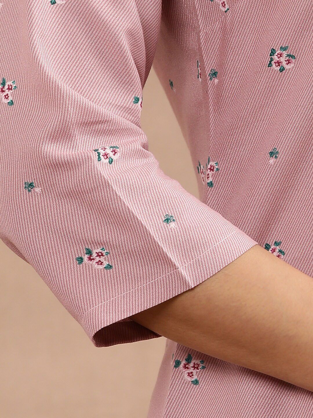 W Floral Printed Regular Thread Work Kurta with Trousers & With Dupatta