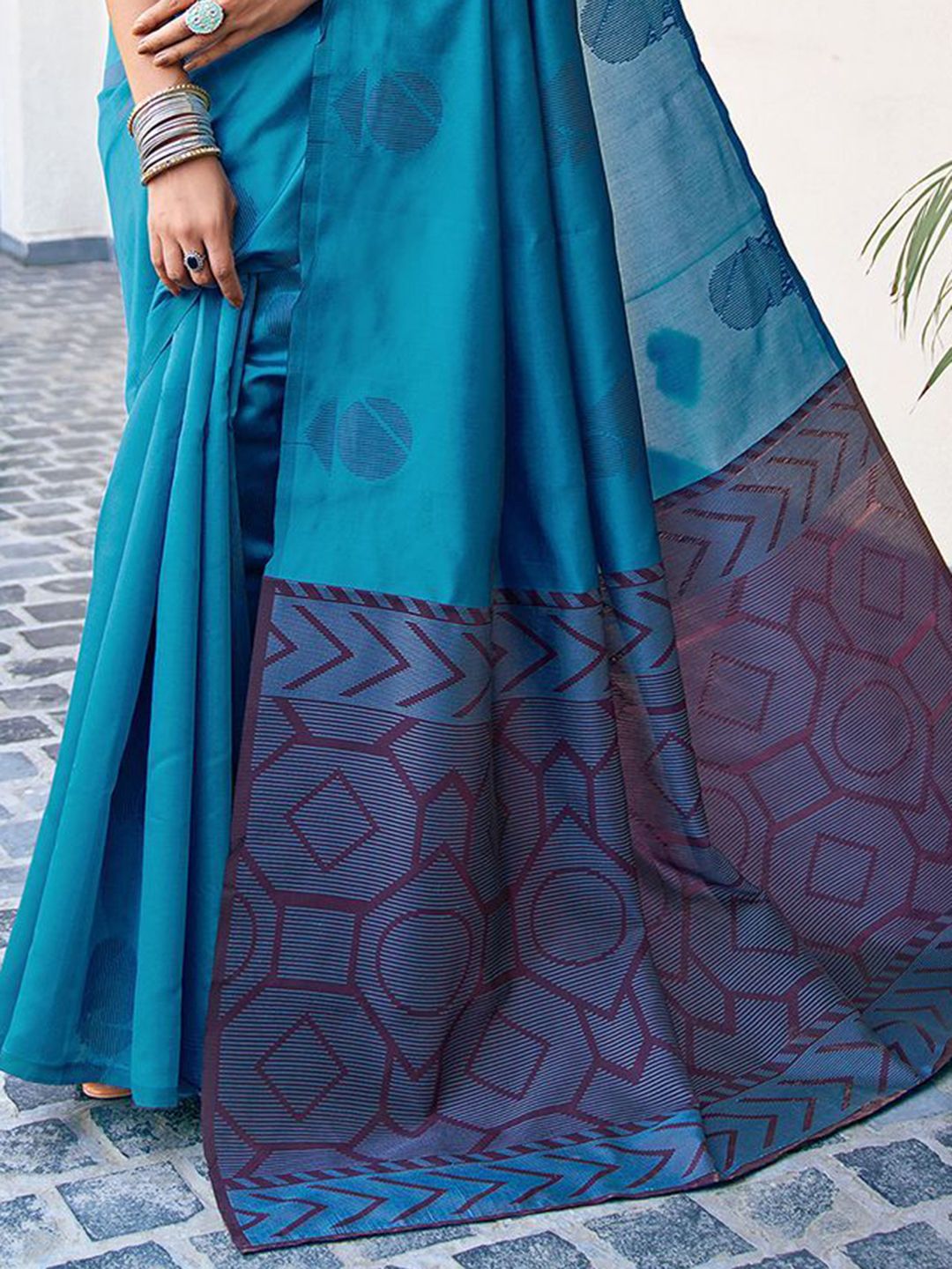 KALINI Woven Design Zari Silk Blend Banarasi Saree