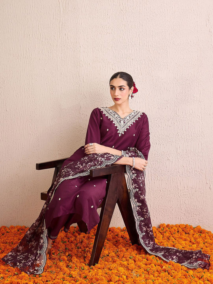 Indo Era Women Floral Embroidered Regular Kurta with Trousers & With Dupatta