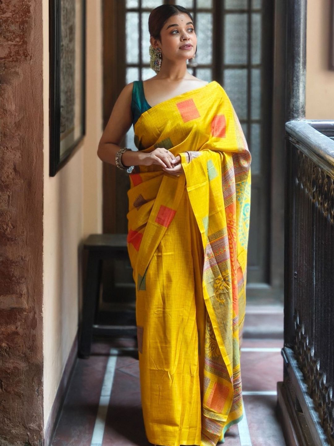 KALINI Geometric Saree With Blouse Piece