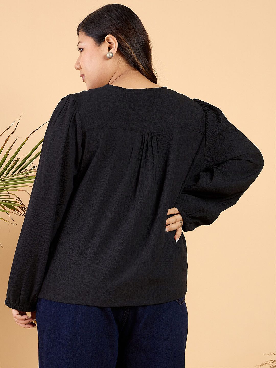 CURVY STREET Plus Size V-Neck Puff Sleeve Top