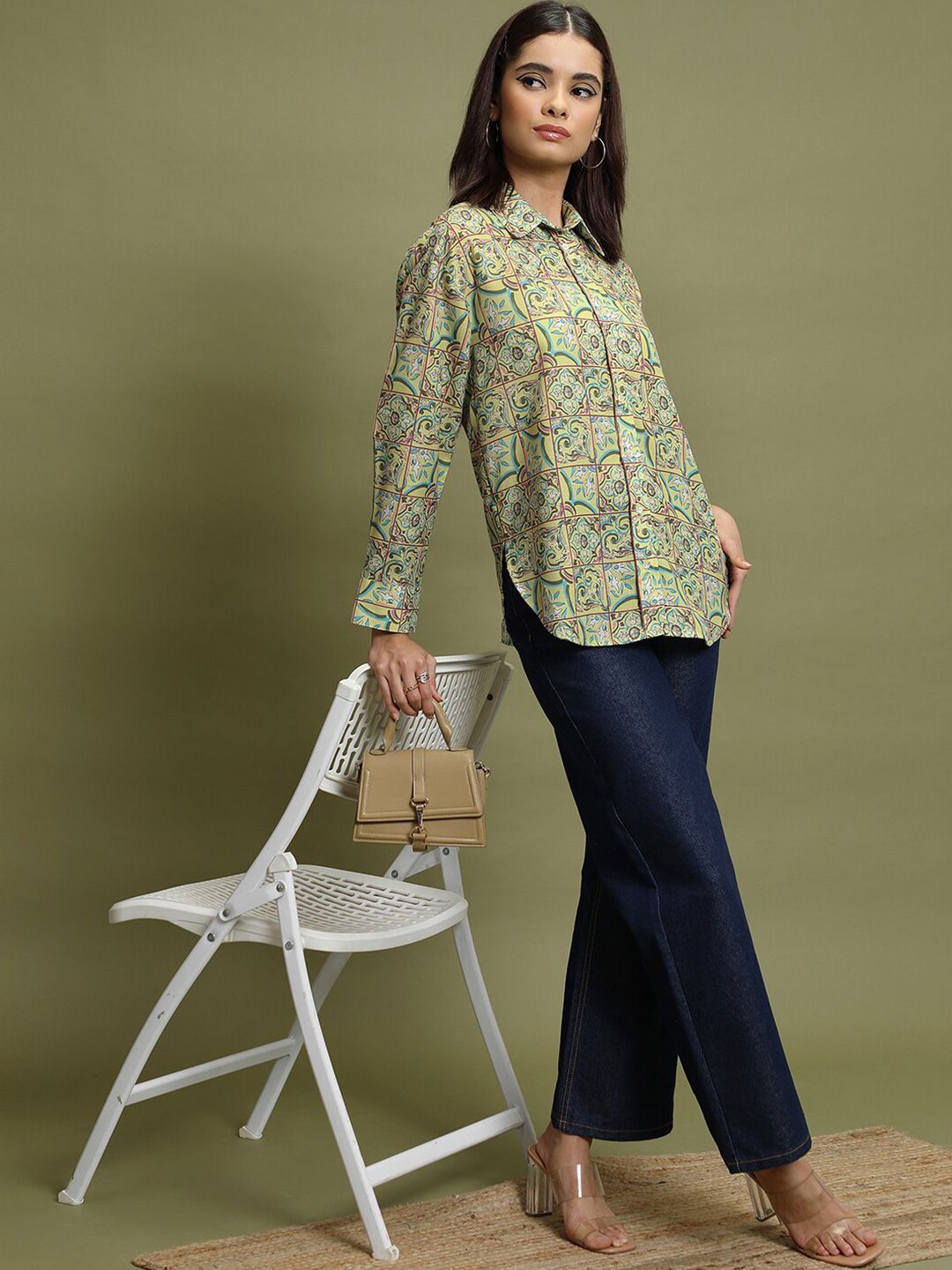 Baju Kasual Motif Etnik Vishudh Bercetak Spread Collar