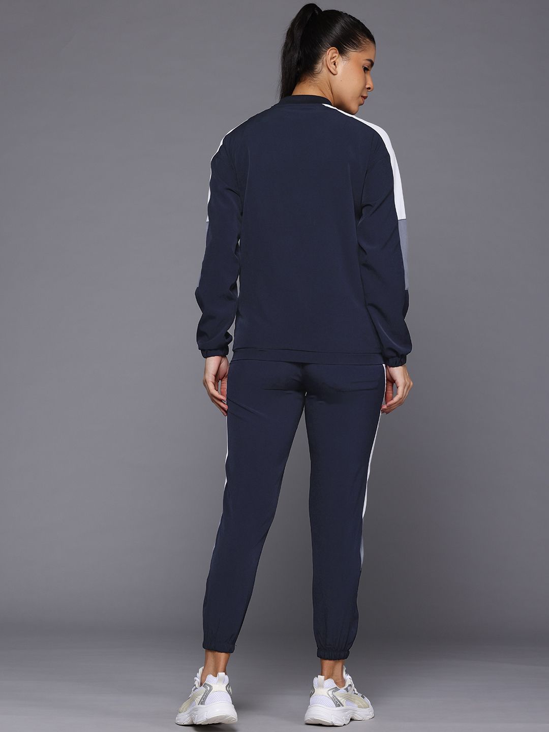 HRX by Hrithik Roshan Colourblocked Lifestyle Zip-Up Tracksuit