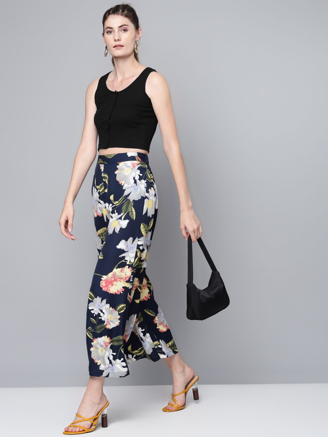 SASSAFRAS Black Solid Cropped Top