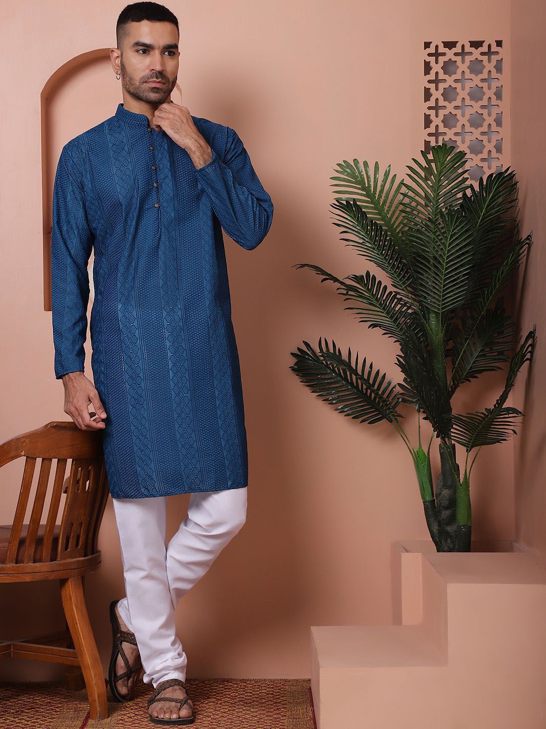 Jompers Men Embroidered Cotton Kurta