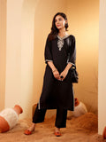 Varanga Paisley Embroidered V-Neck Straight Kurta