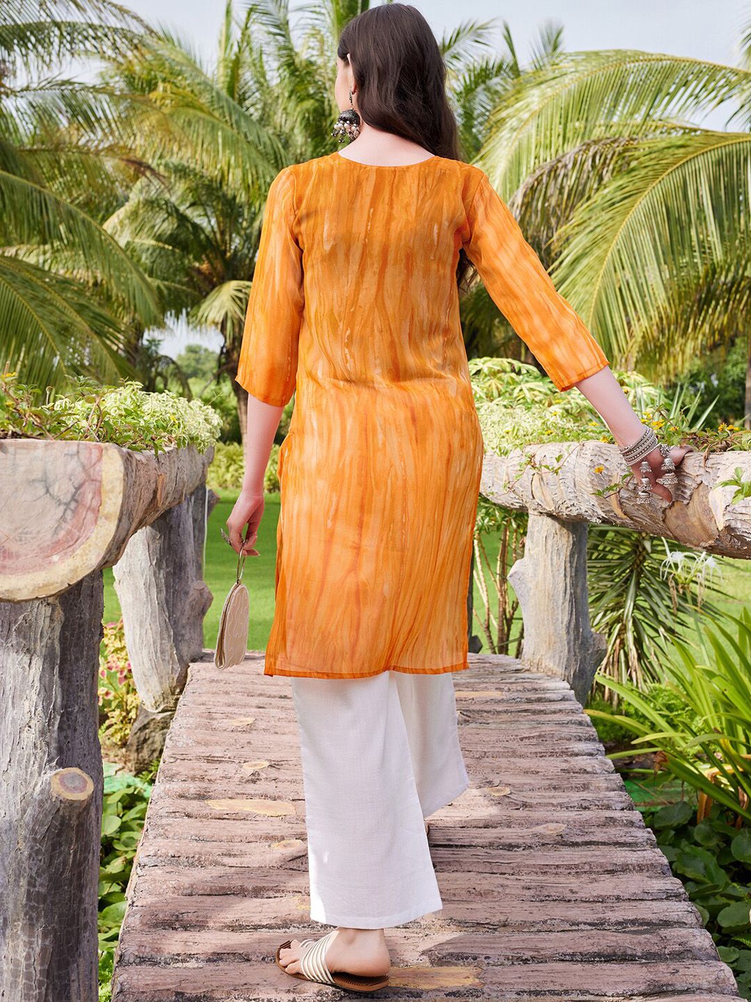 Kalini Motif Etnik Bersulam Georgette Lurus Kurta