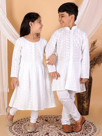VASTRAMAY Girls White Chikankari Cotton Kurta And Leggings