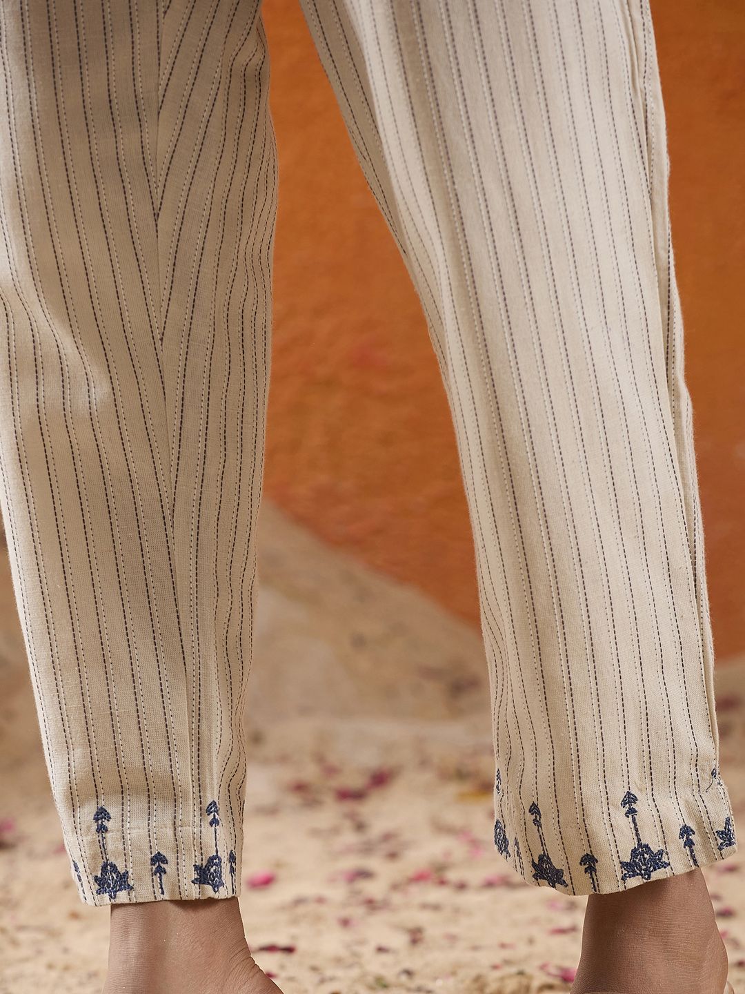 Indo Era Floral Embroidered Notch Neck Thread Work Straight Kurta