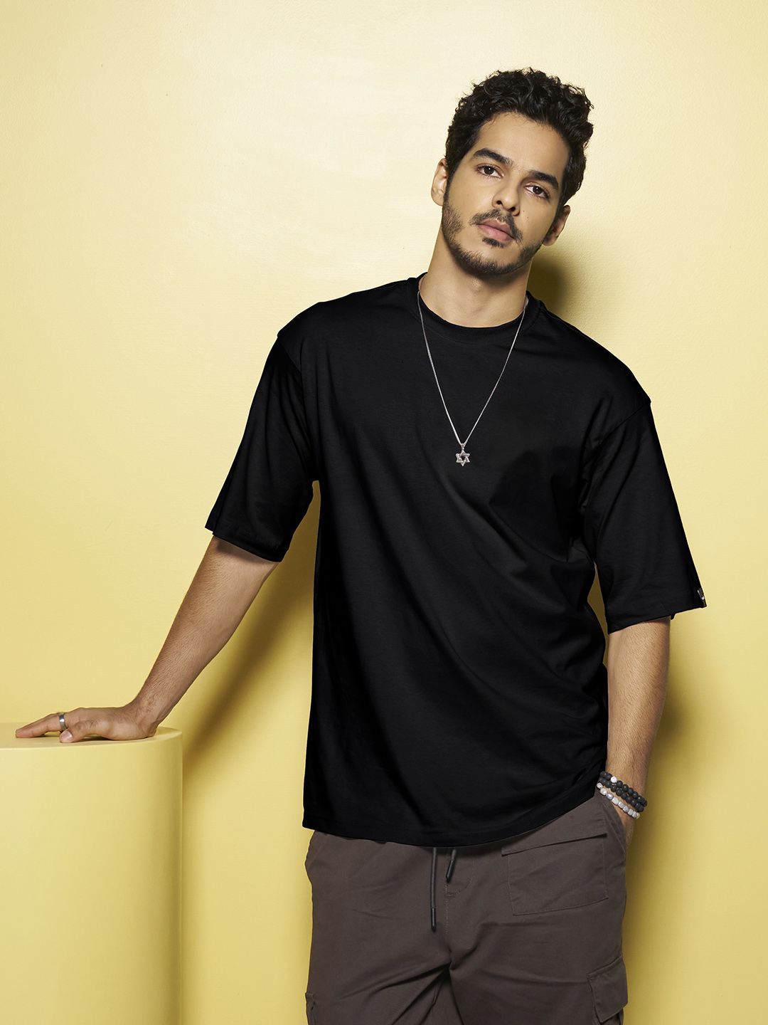 Bewakoof Men Black Solid Oversized T-shirt