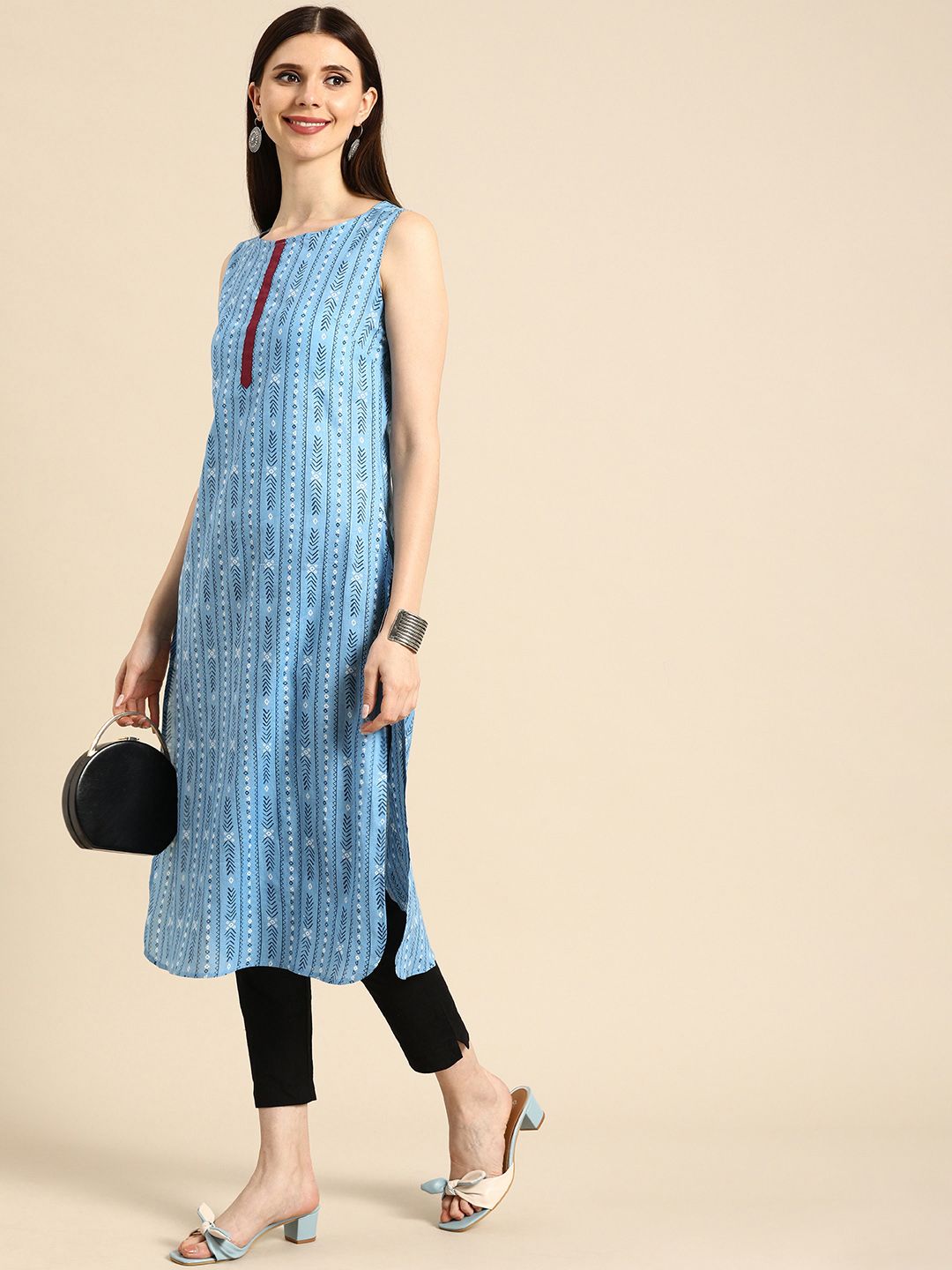 Anouk Women Blue & White Geometric Printed Pure Cotton Sleeveless Kurta