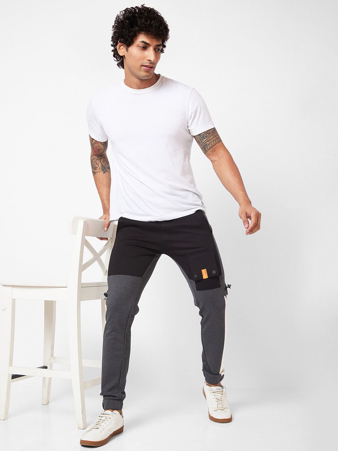 SPYKAR Men Colourblocked Mid-Rise Joggers